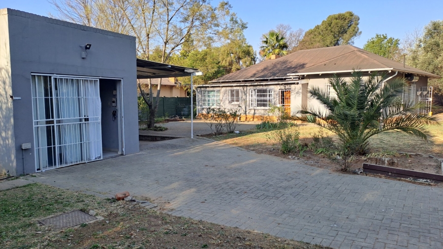 5 Bedroom Property for Sale in Park West Free State
